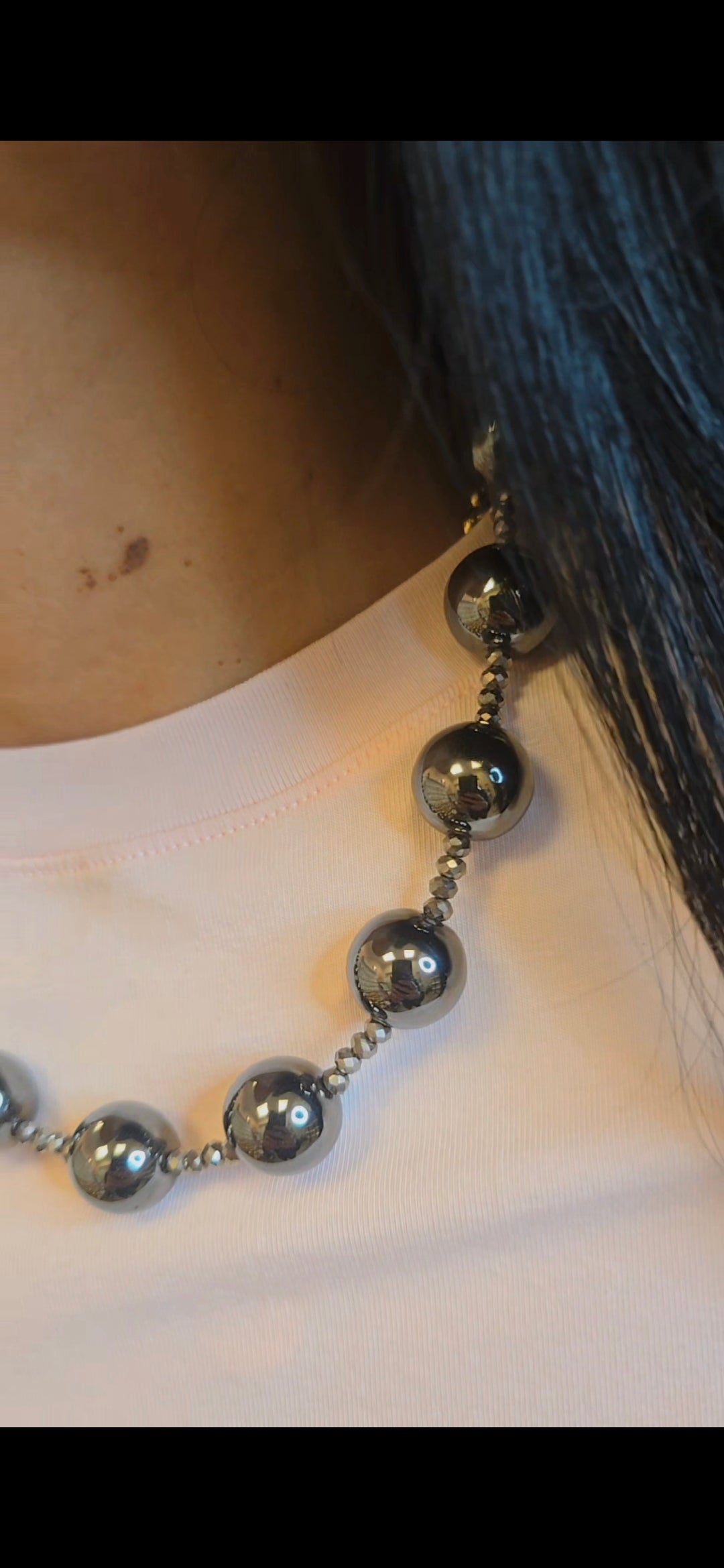 Eclipse Hematite Necklace
Elegancia Magnética. Fuerza Natural.